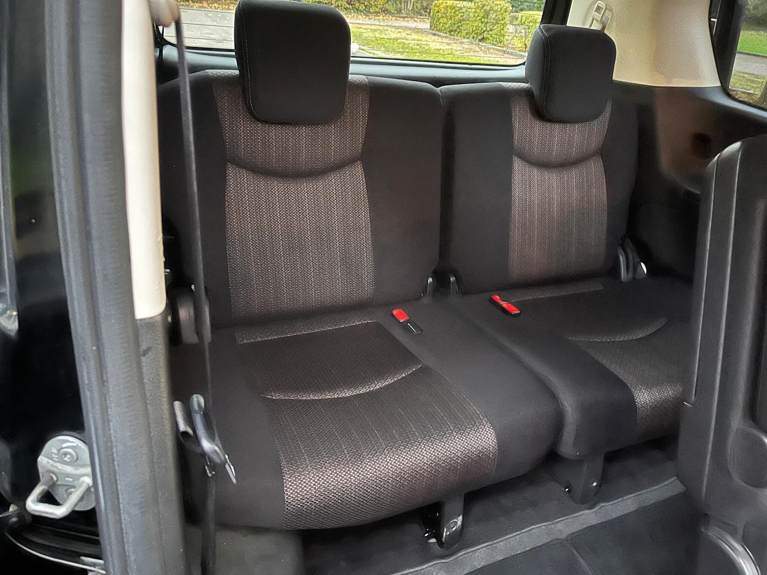 Used Nissan Serena for sale - 76432248: Photo 30