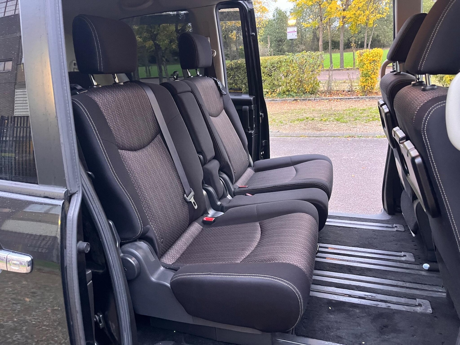 Used Nissan Serena for sale - 76432248: Photo 31