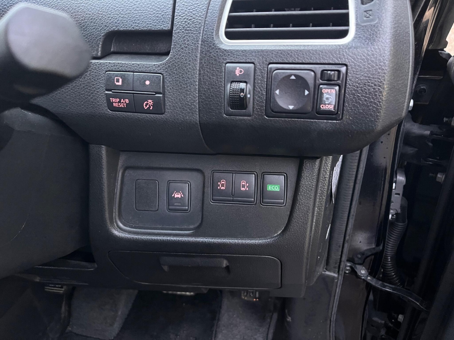 Used Nissan Serena for sale - 76432248: Photo 33