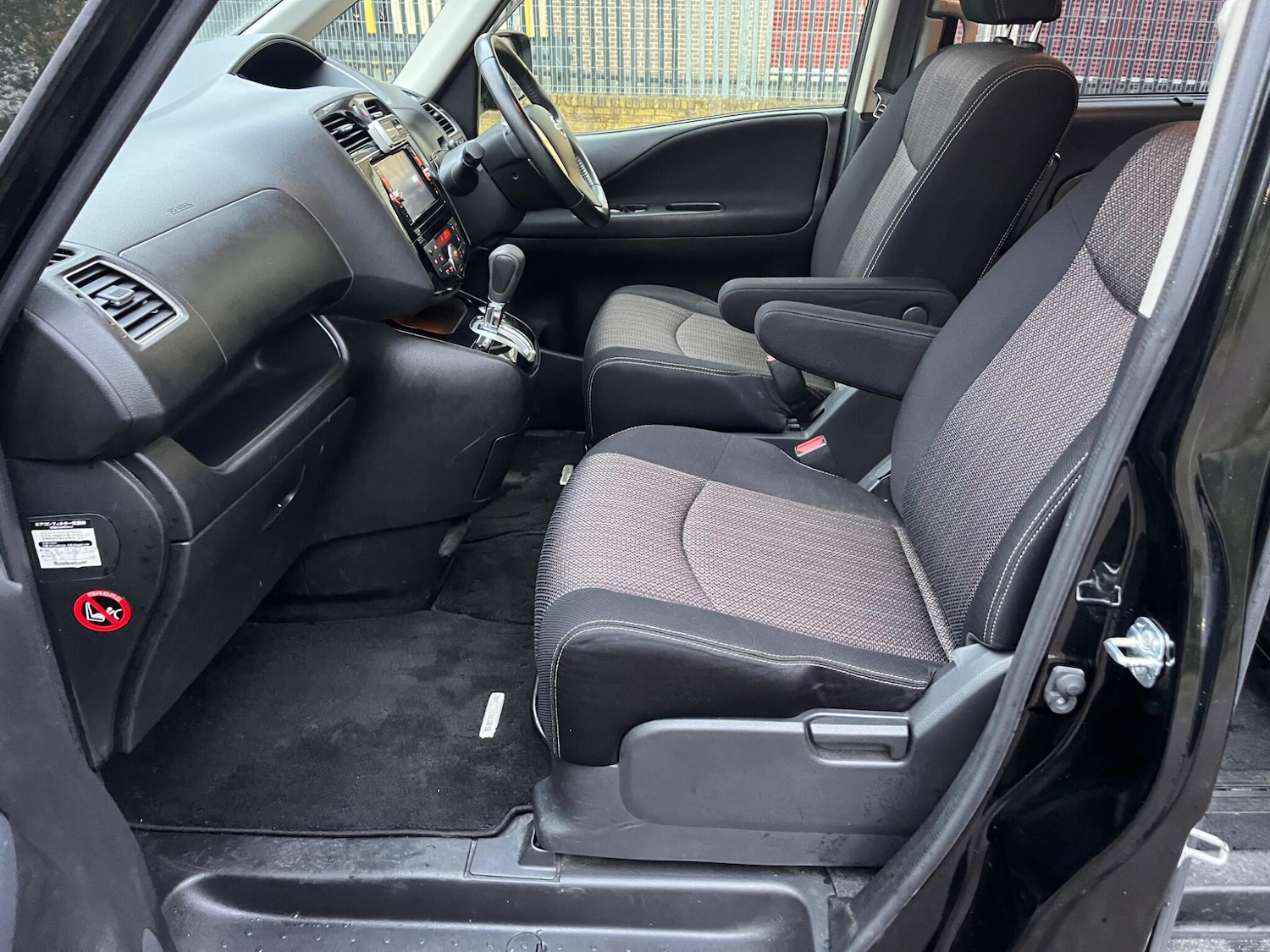 Used Nissan Serena for sale - 76432248: Photo 6