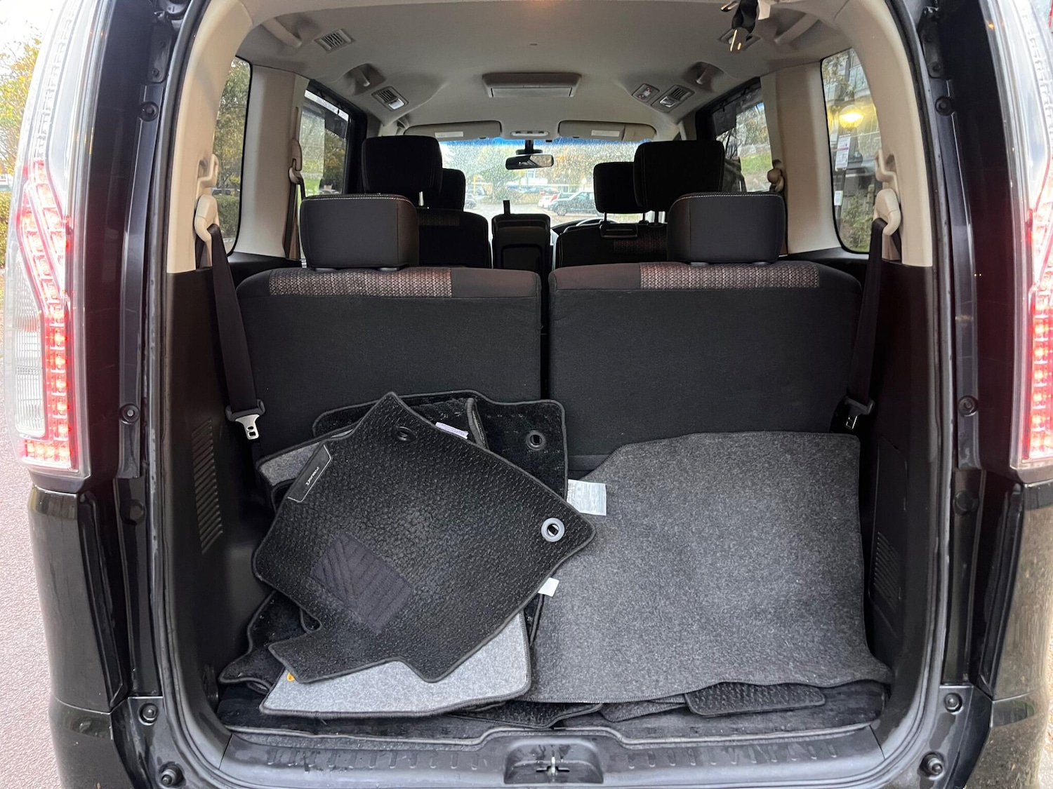 Used Nissan Serena for sale - 76432248: Photo 7