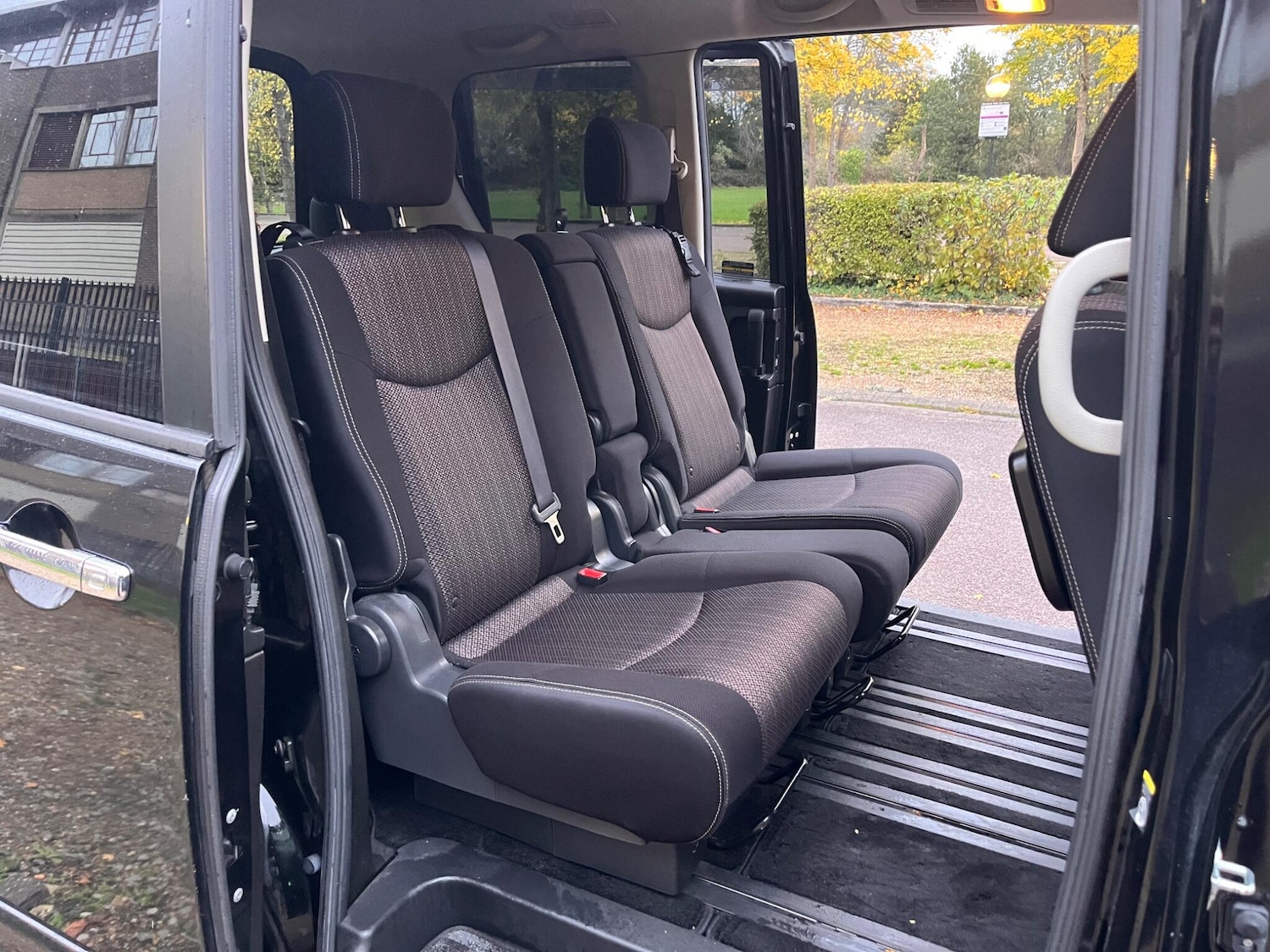 Used Nissan Serena for sale - 76432248: Photo 8