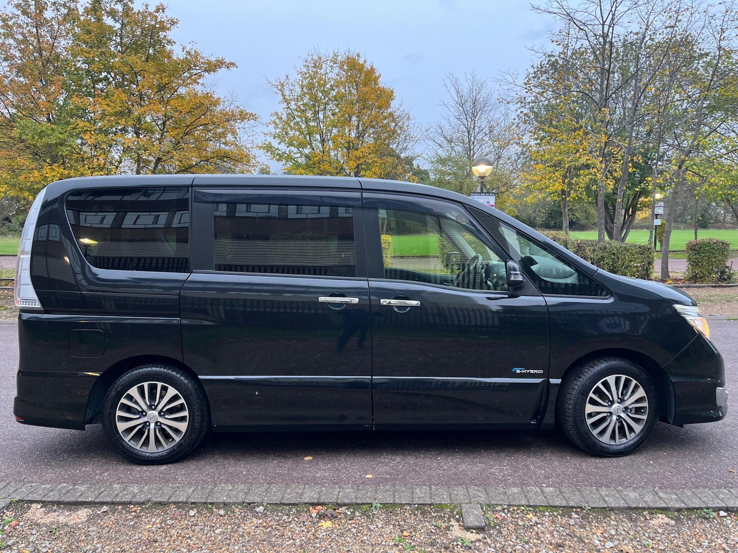 Used Nissan Serena for sale - 76432248: Photo 9