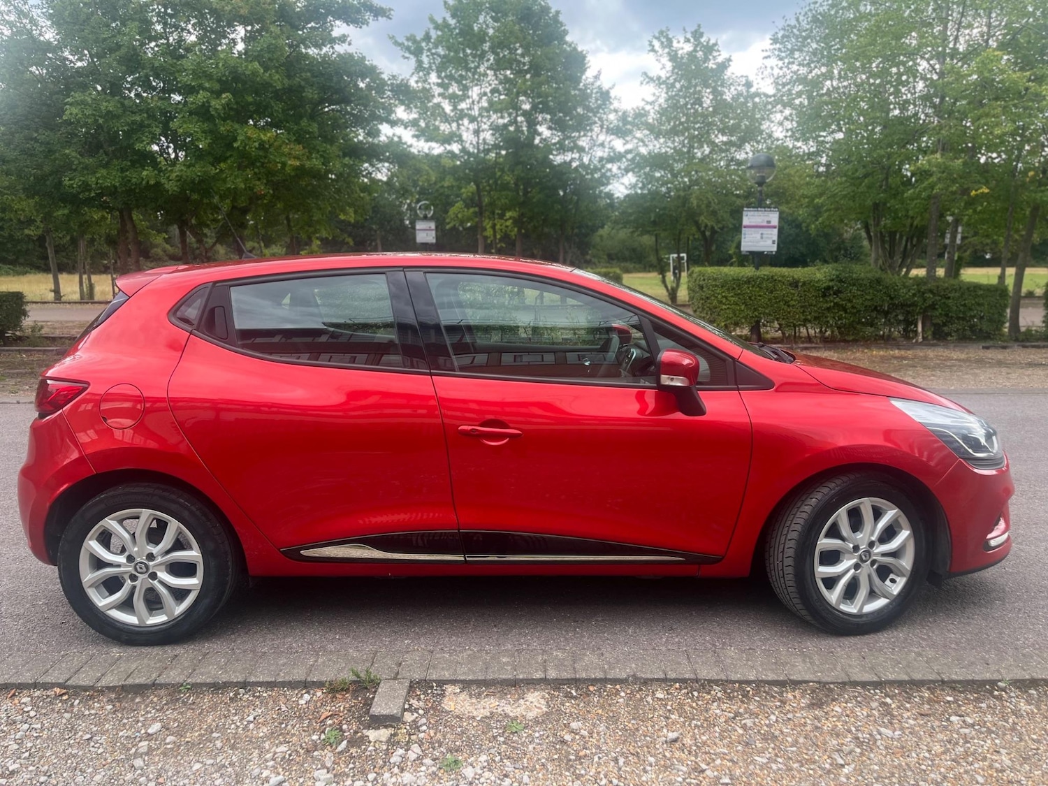 Used Renault Clio 2017 for sale - 75377054: Photo 2