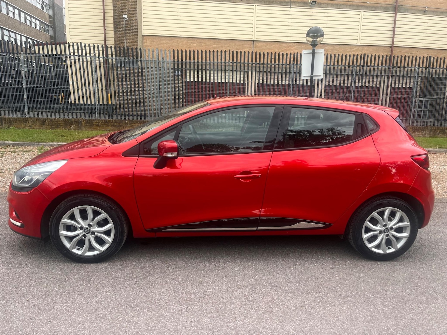 Used Renault Clio 2017 for sale - 75377054: Photo 21
