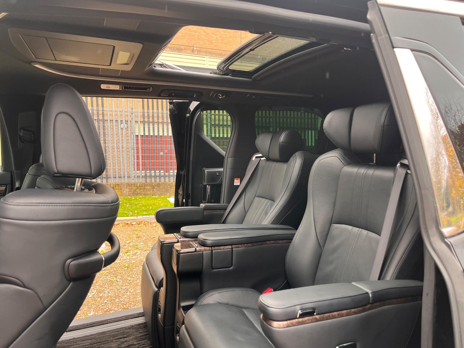 Used Toyota Alphard for sale - 76512259: Photo 27