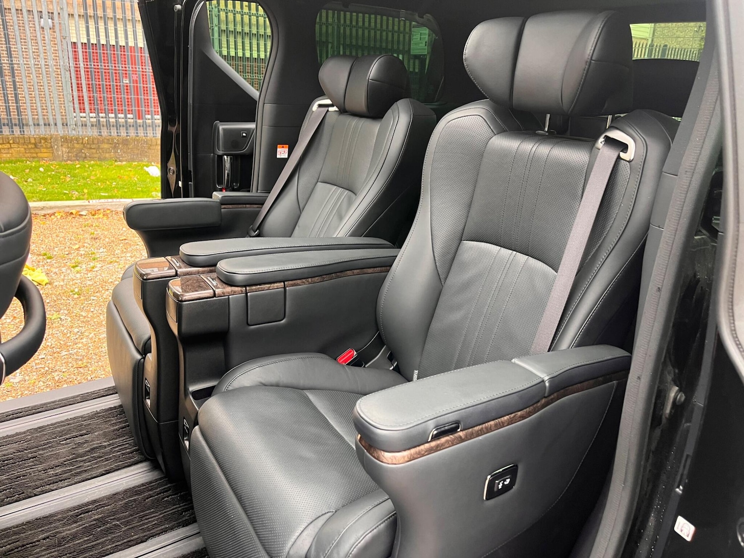 Used Toyota Alphard for sale - 76512259: Photo 29