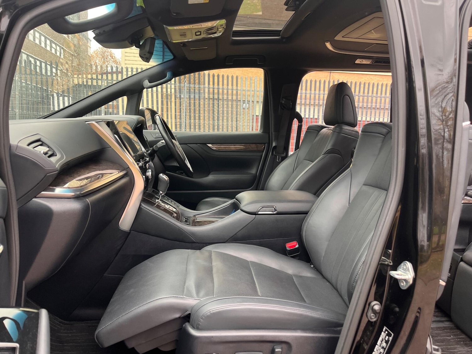 Used Toyota Alphard for sale - 76512259: Photo 37