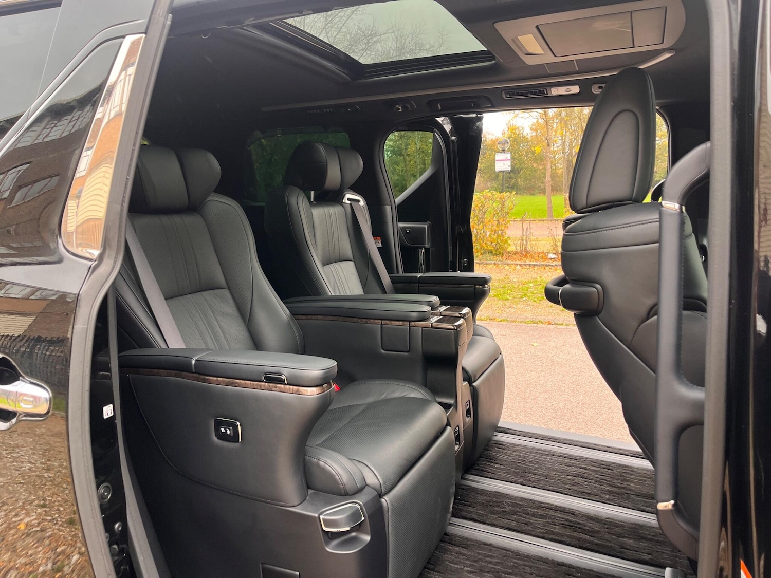 Used Toyota Alphard for sale - 76512259: Photo 5