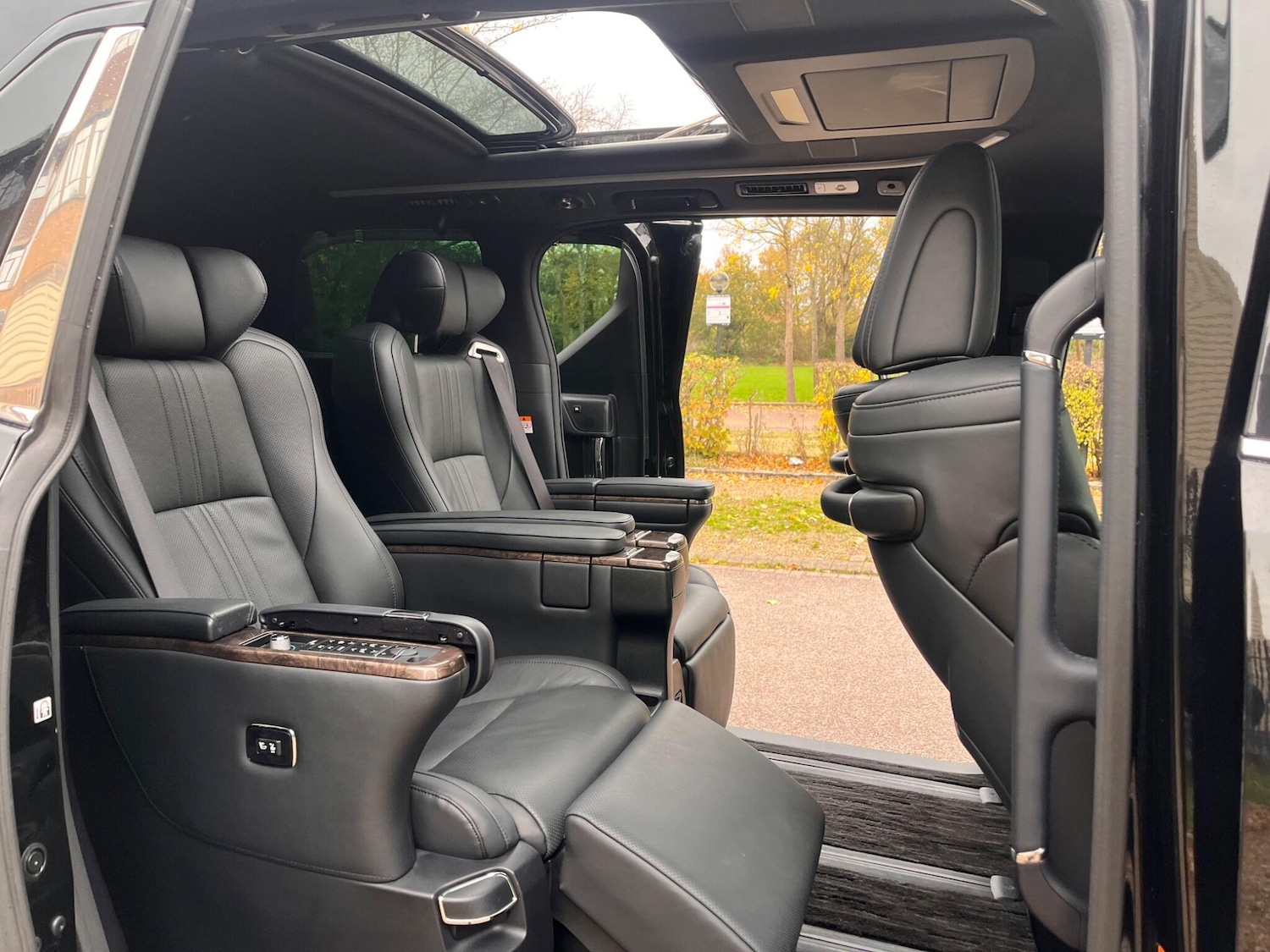 Used Toyota Alphard for sale - 76512259: Photo 7