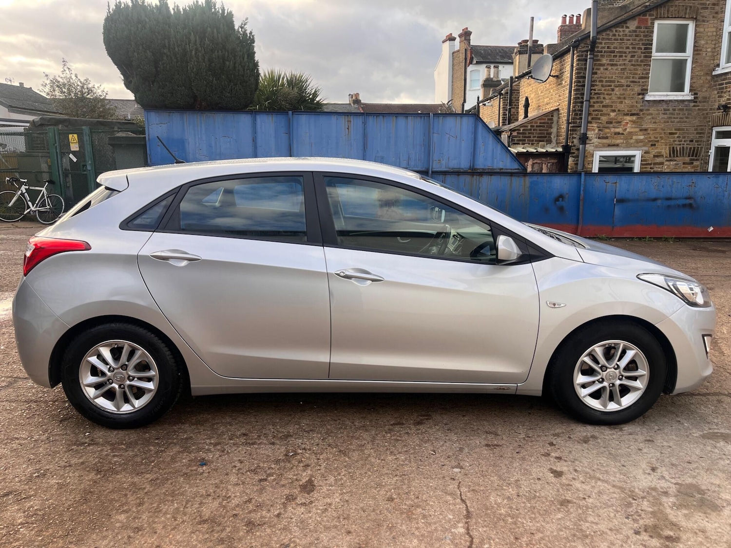 Used Hyundai i30 2015 for sale - 76742833: Photo 2