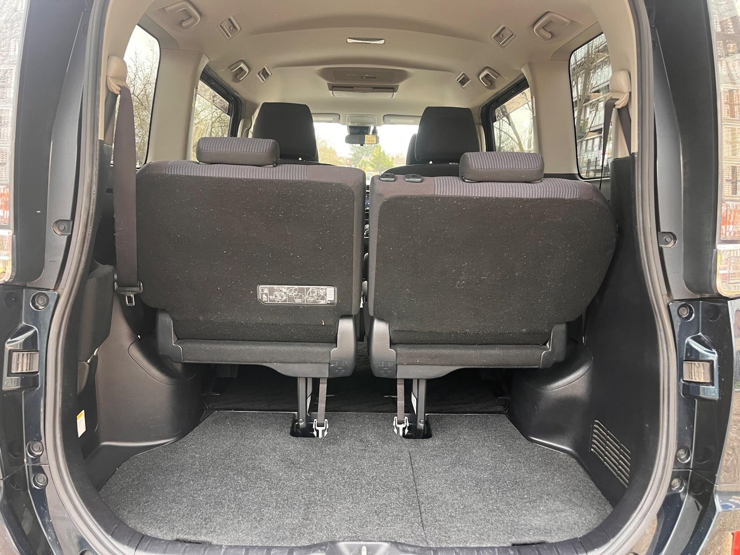 Used Toyota Voxy for sale - 77120465: Photo 17