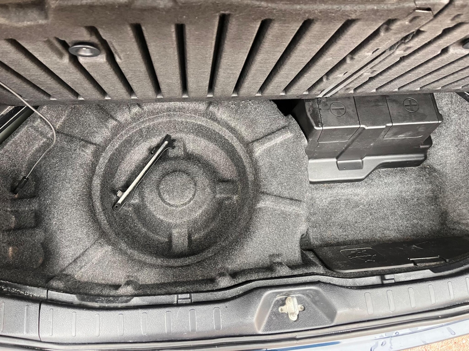 Used Toyota Voxy for sale - 77120465: Photo 18