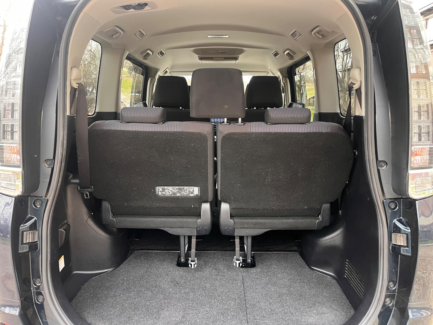 Used Toyota Voxy for sale - 77120465: Photo 19