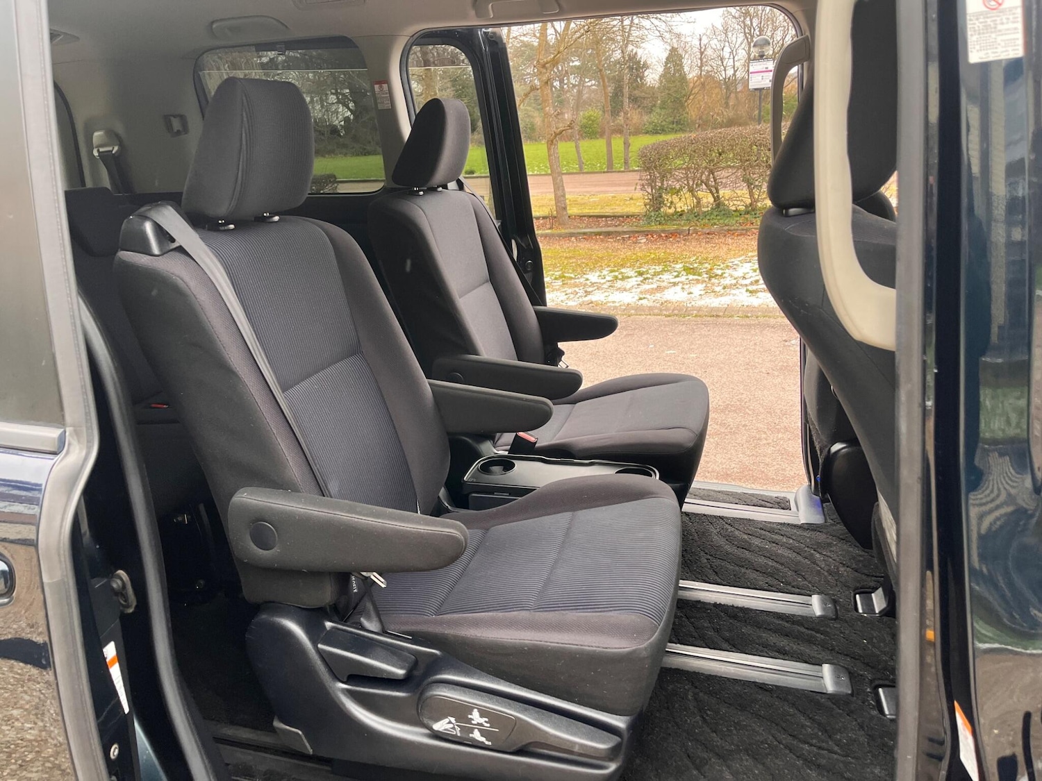 Used Toyota Voxy for sale - 77120465: Photo 36