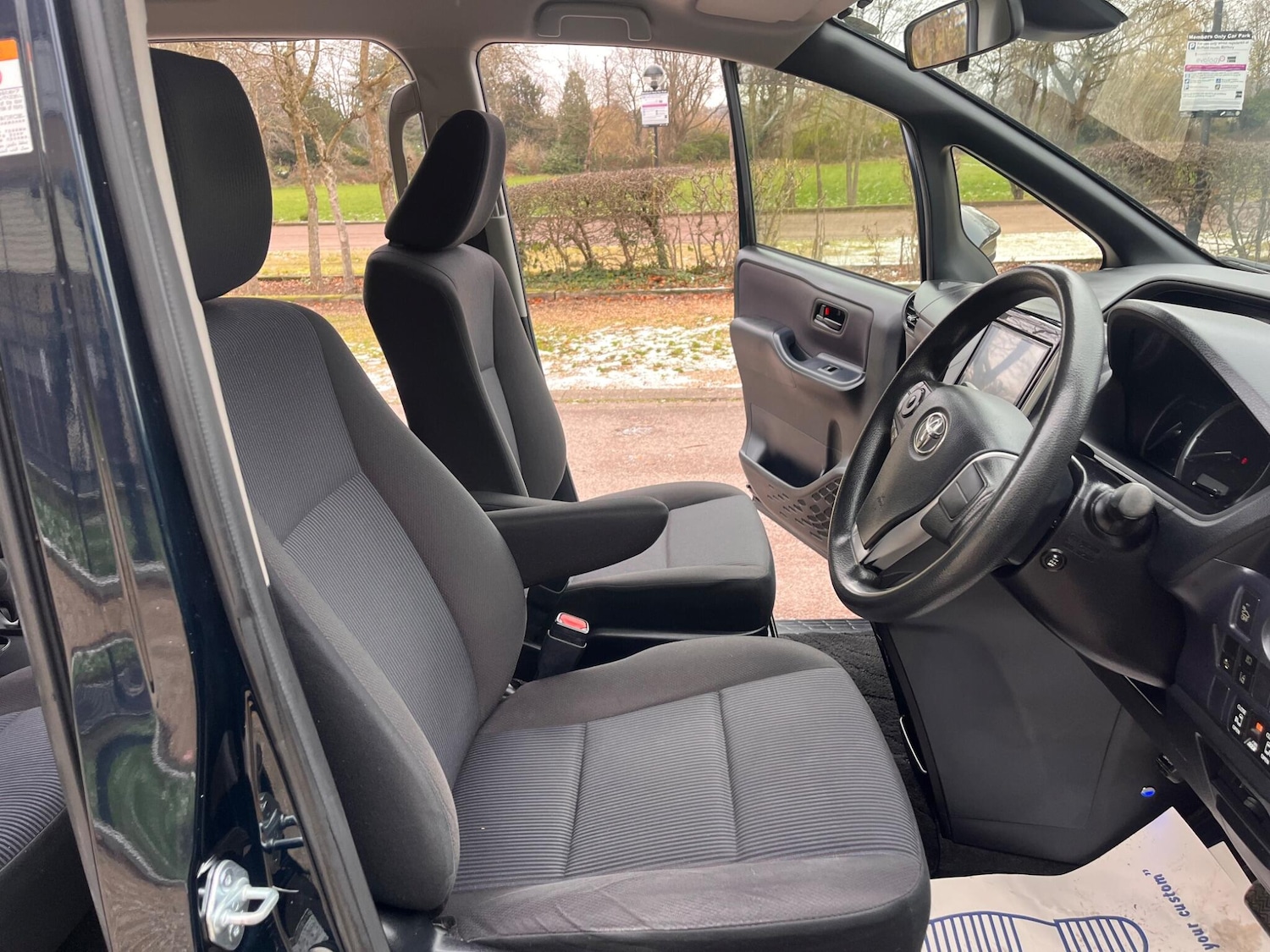 Used Toyota Voxy for sale - 77120465: Photo 37