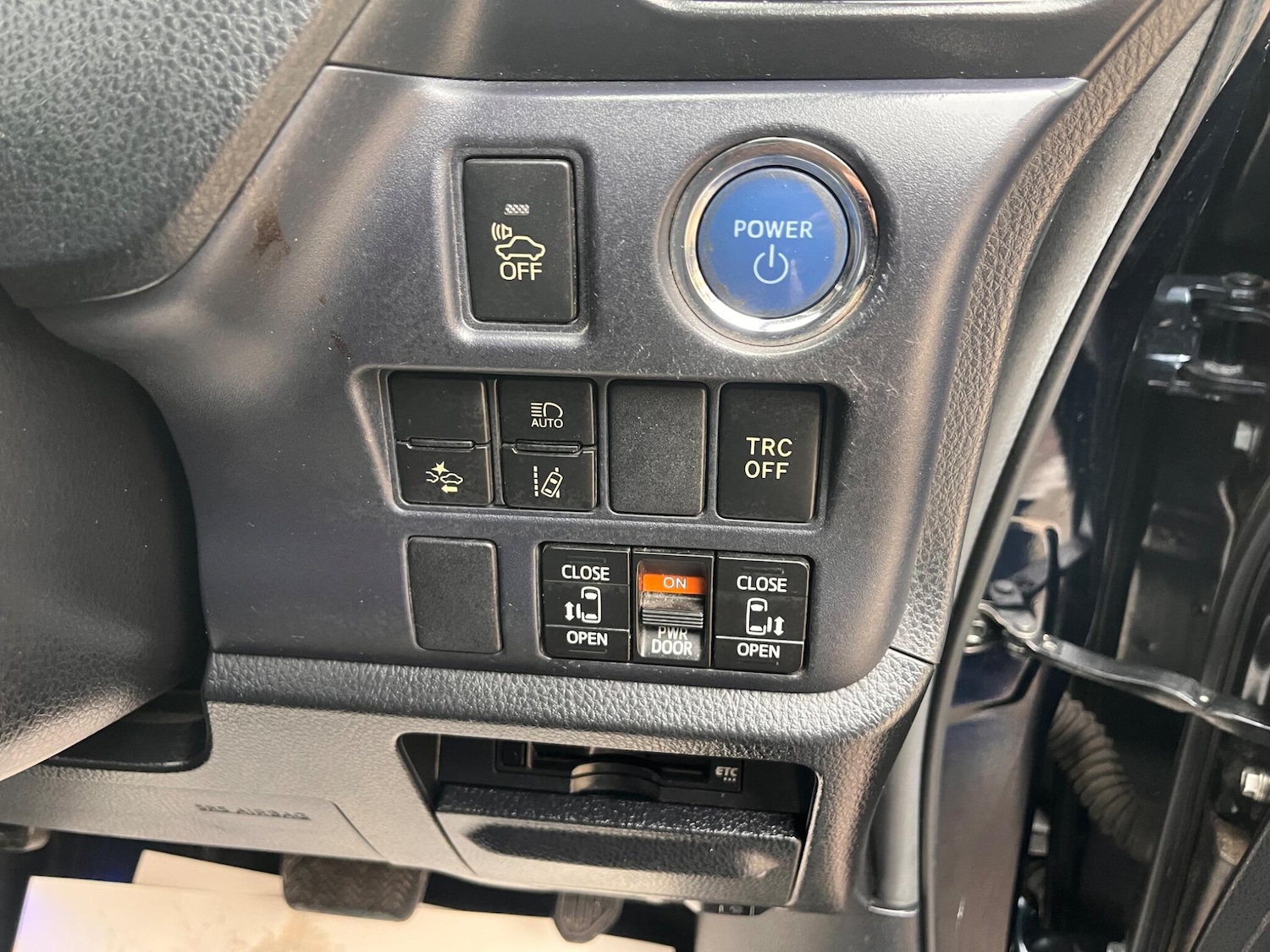 Used Toyota Voxy for sale - 77120465: Photo 39