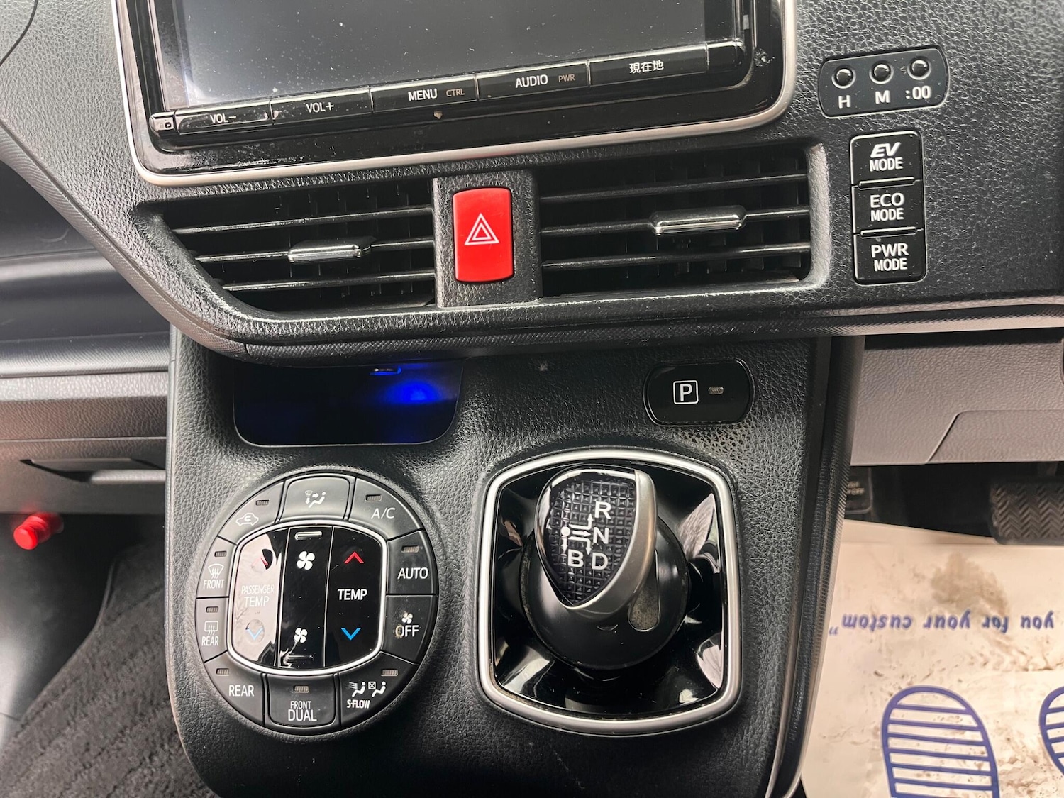 Used Toyota Voxy for sale - 77120465: Photo 41