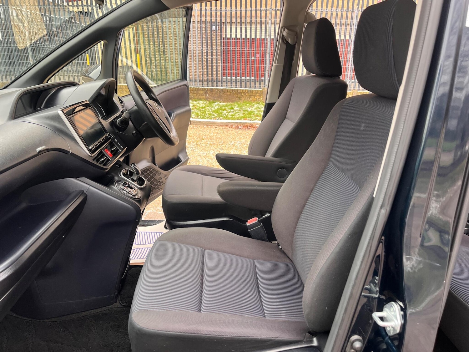 Used Toyota Voxy for sale - 77120465: Photo 43