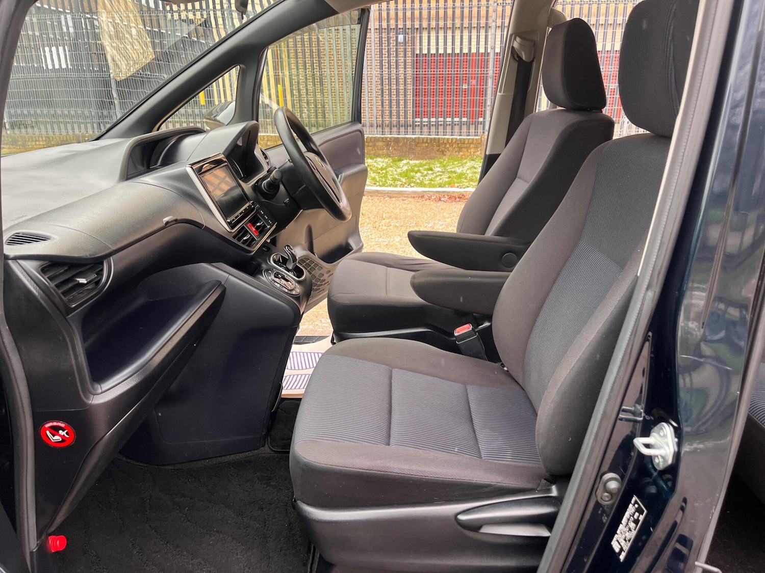 Used Toyota Voxy for sale - 77120465: Photo 44