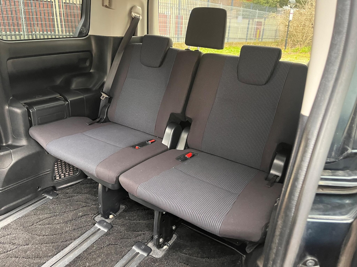 Used Toyota Voxy for sale - 77120465: Photo 6