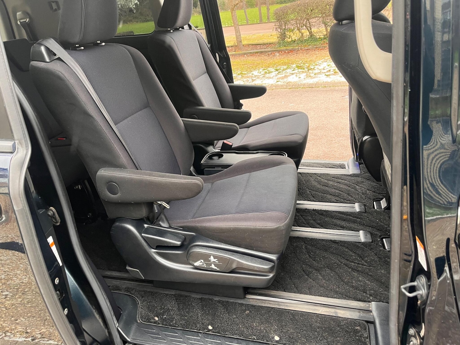 Used Toyota Voxy for sale - 77120465: Photo 7