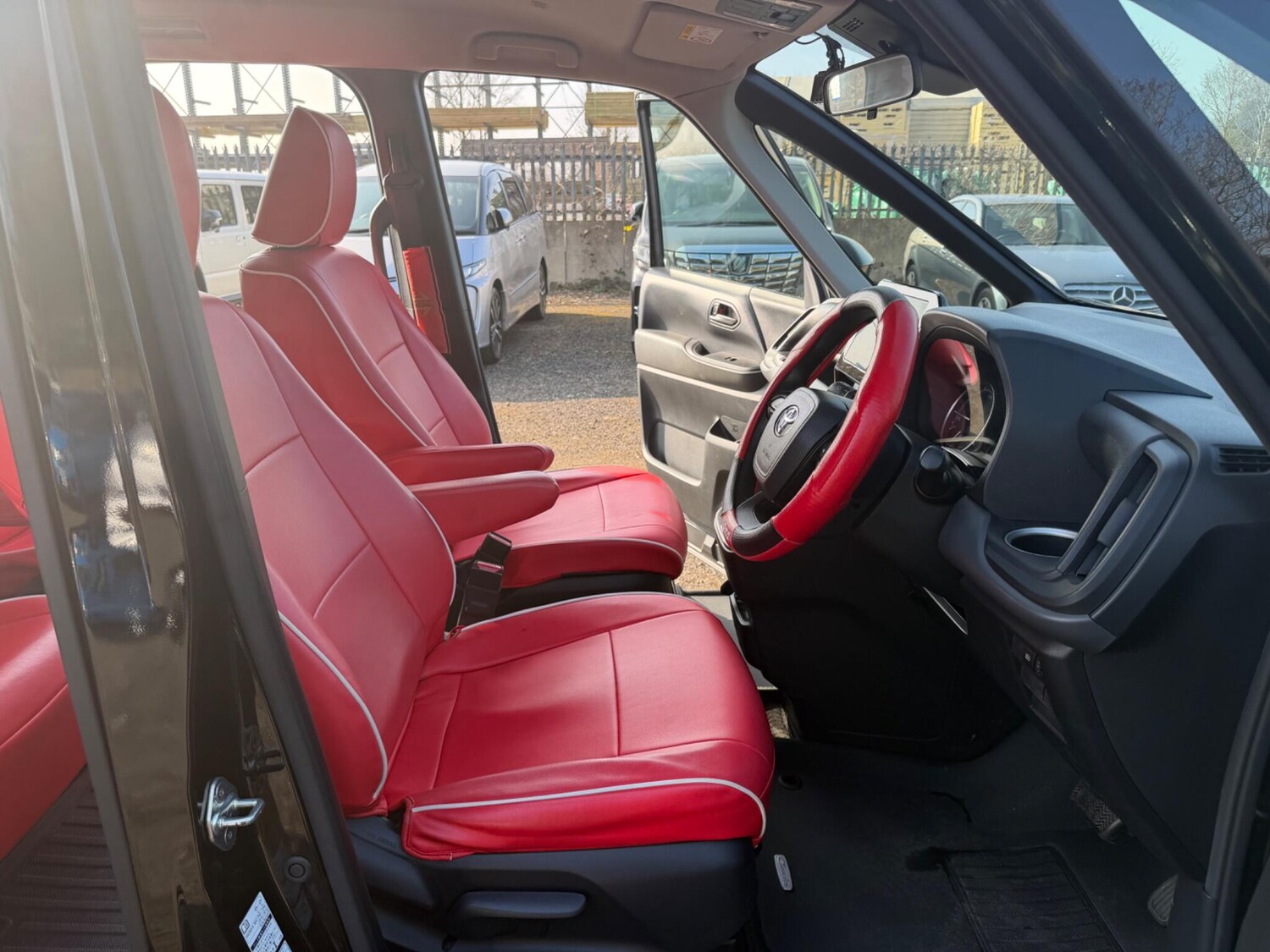 Used Toyota Noah for sale - 77754147: Photo 15