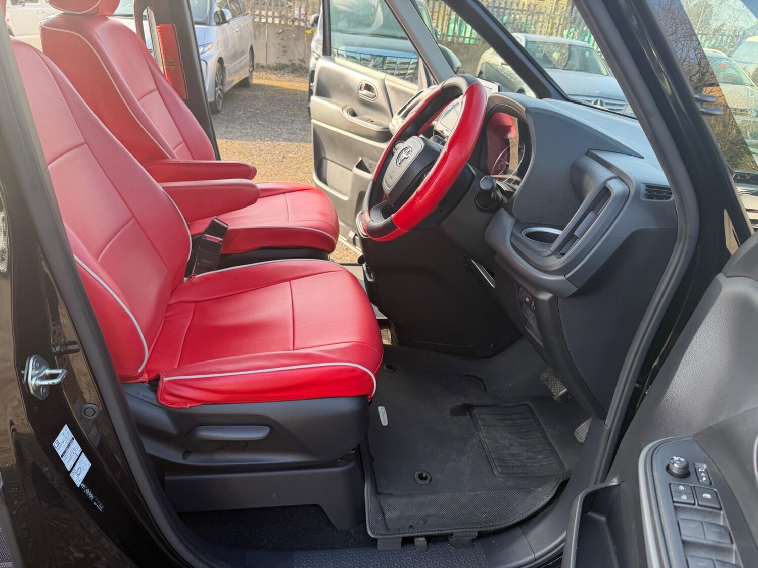 Used Toyota Noah for sale - 77754147: Photo 37