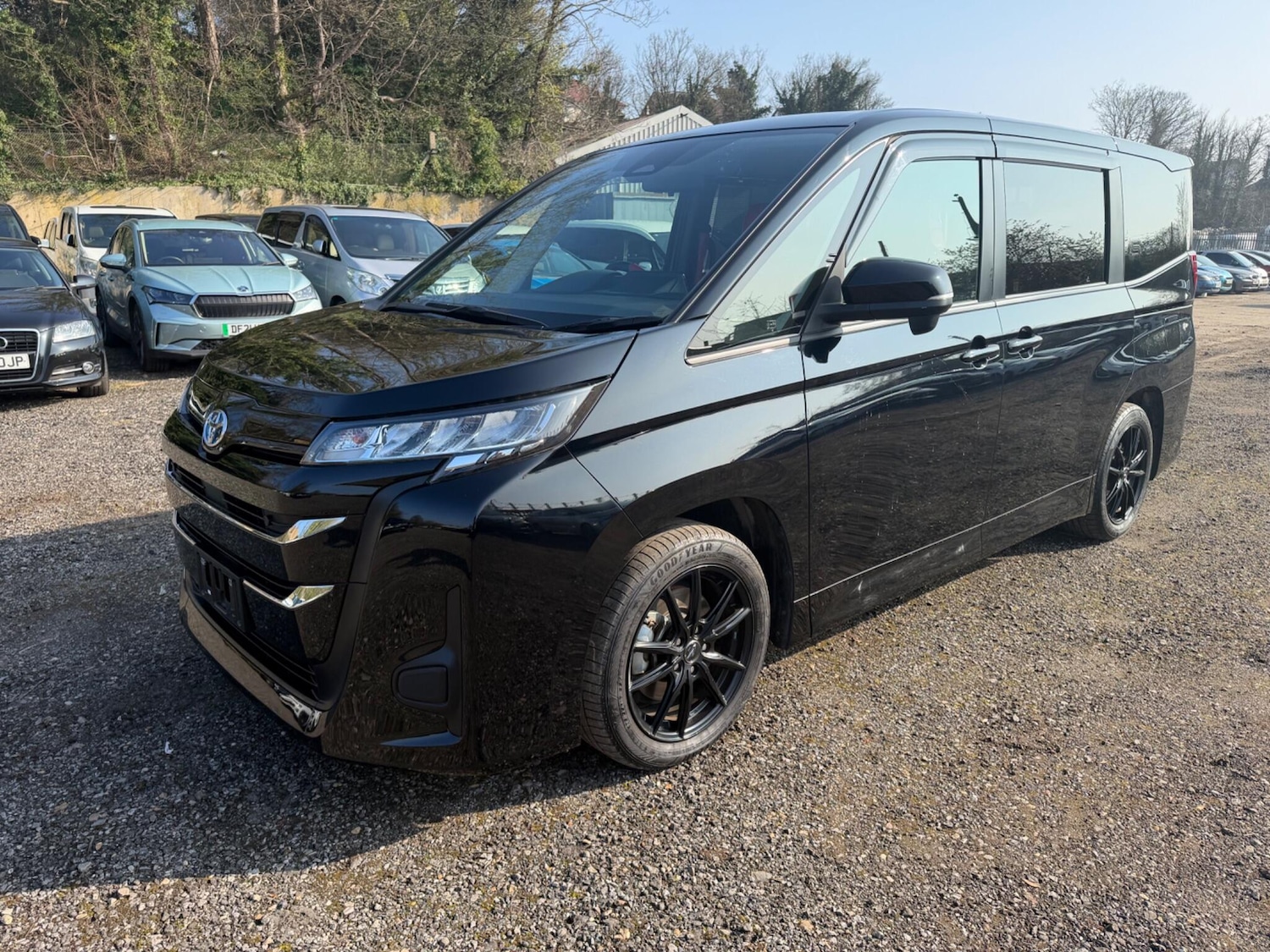 Used Toyota Noah for sale - 77754147: Photo 4