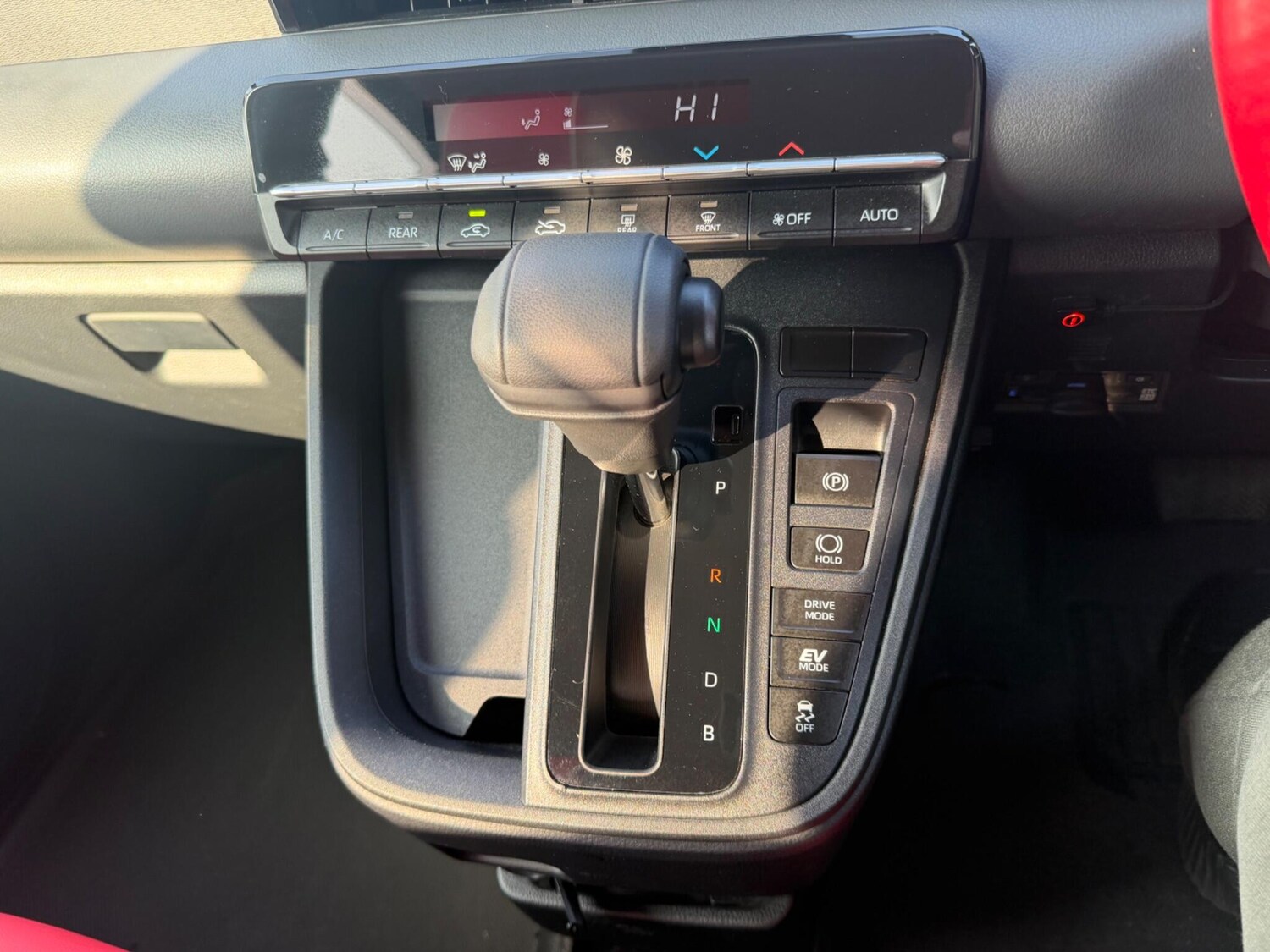 Used Toyota Noah for sale - 77754147: Photo 49