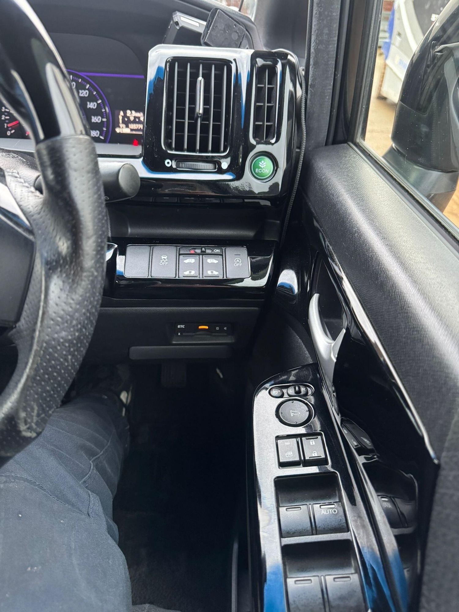 Used Honda Stepwagon for sale - 77291296: Photo 7