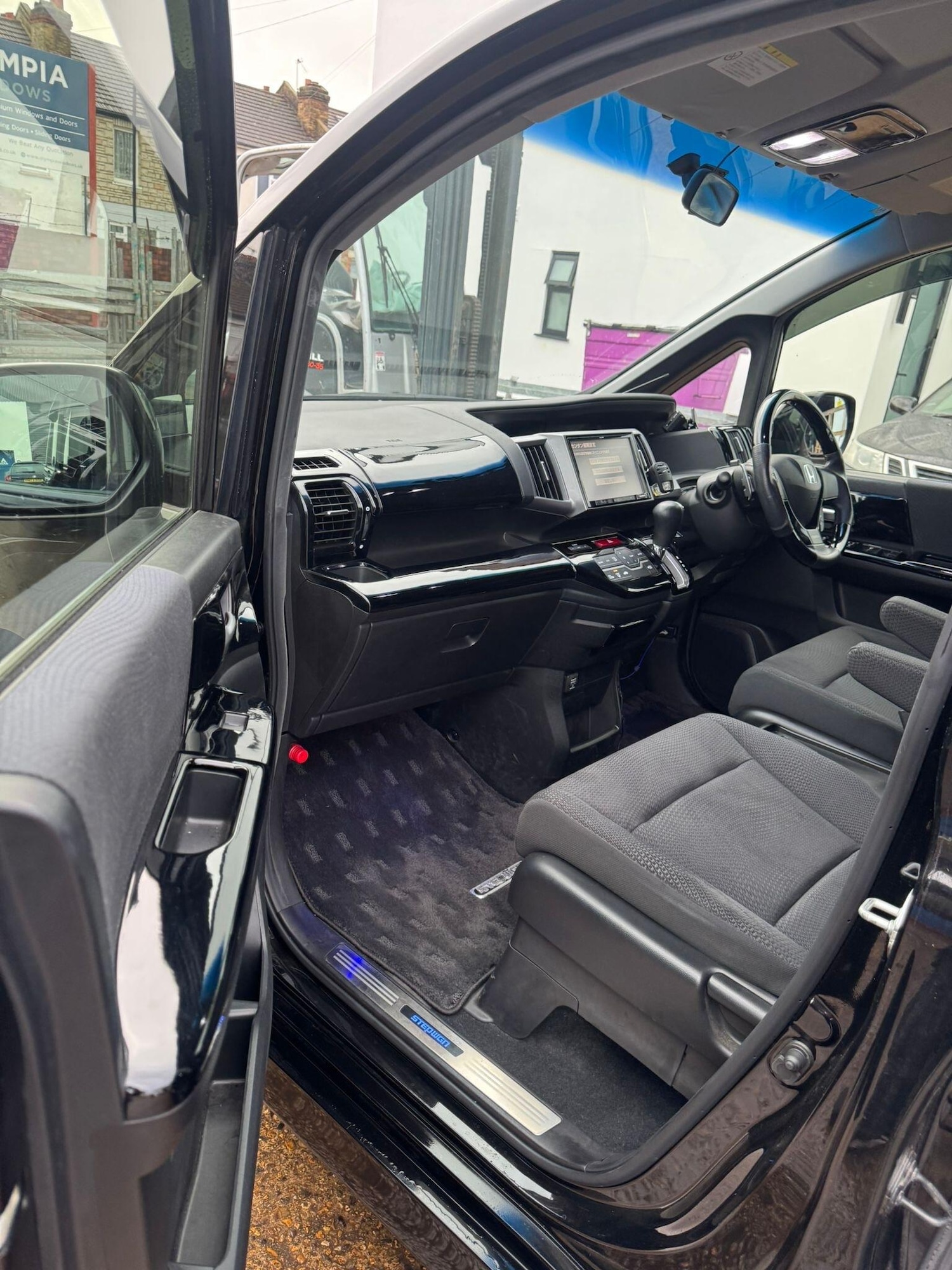 Used Honda Stepwagon for sale - 77291296: Photo 9