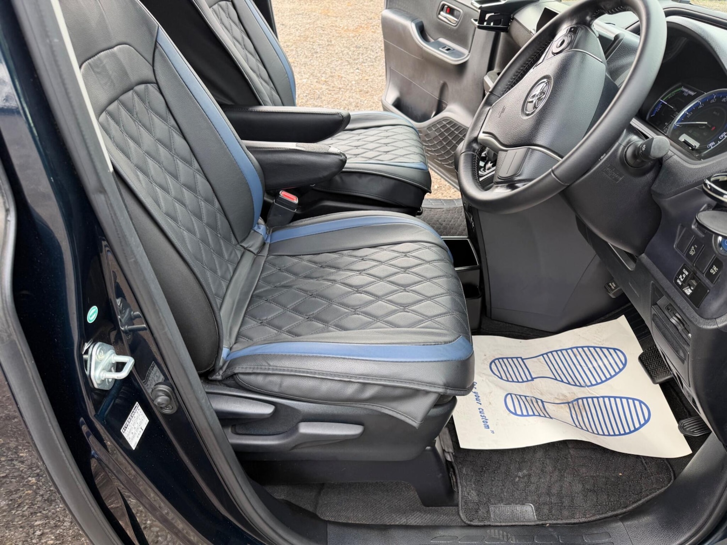 Used Toyota Voxy for sale - 78136162: Photo 10