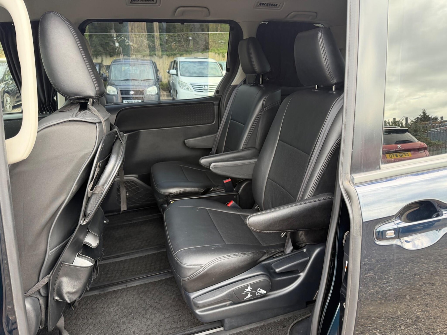 Used Toyota Voxy for sale - 78136162: Photo 22