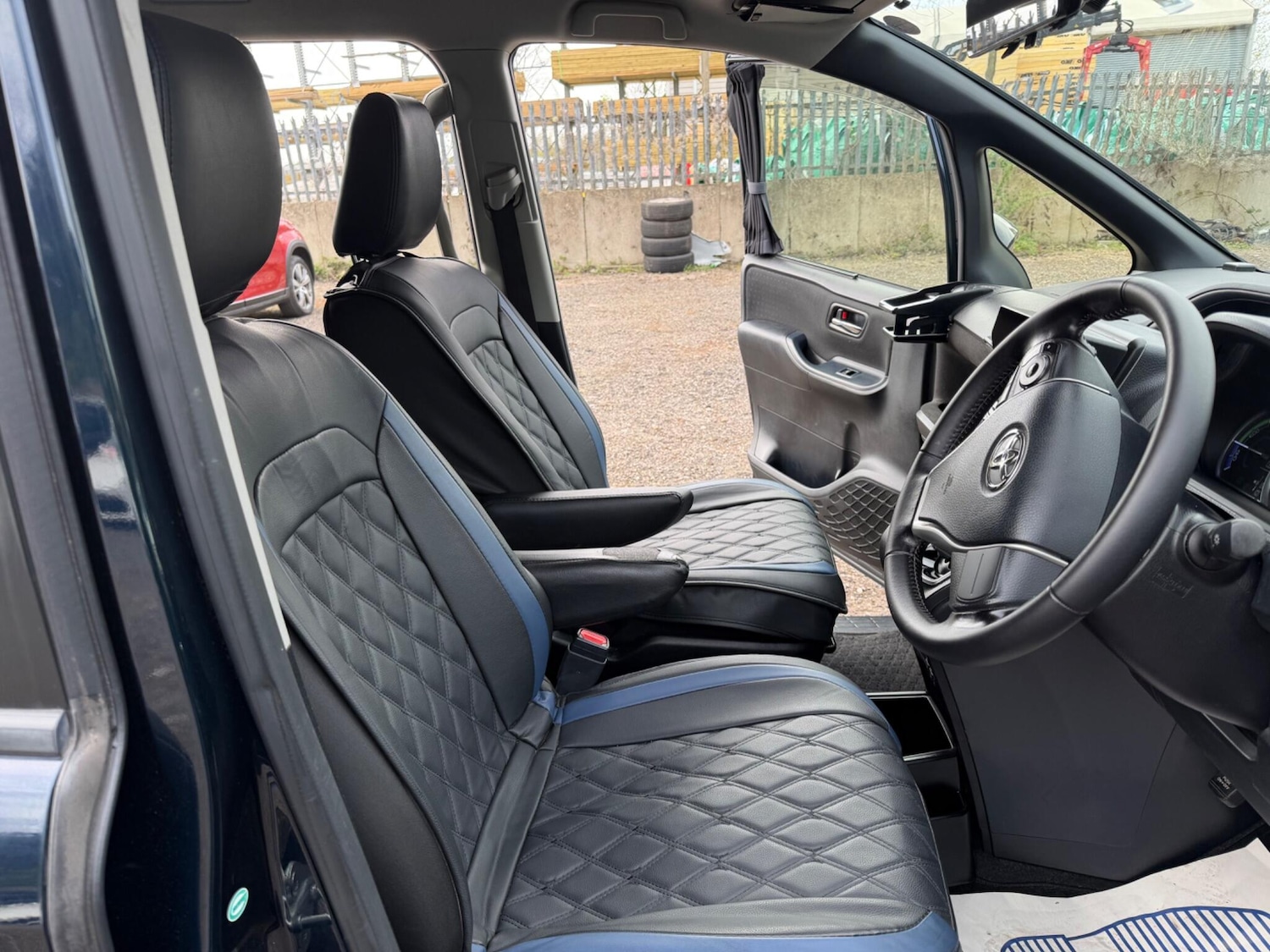 Used Toyota Voxy for sale - 78136162: Photo 27