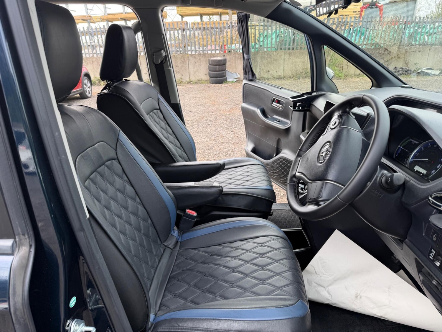 Used Toyota Voxy for sale - 78136162: Photo 28