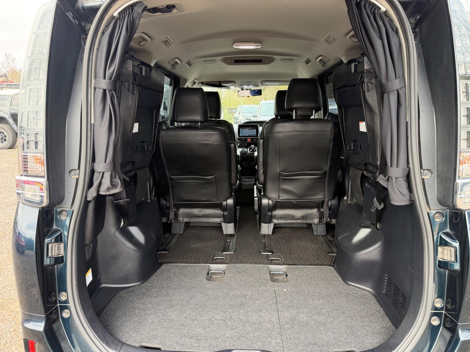 Used Toyota Voxy for sale - 78136162: Photo 5