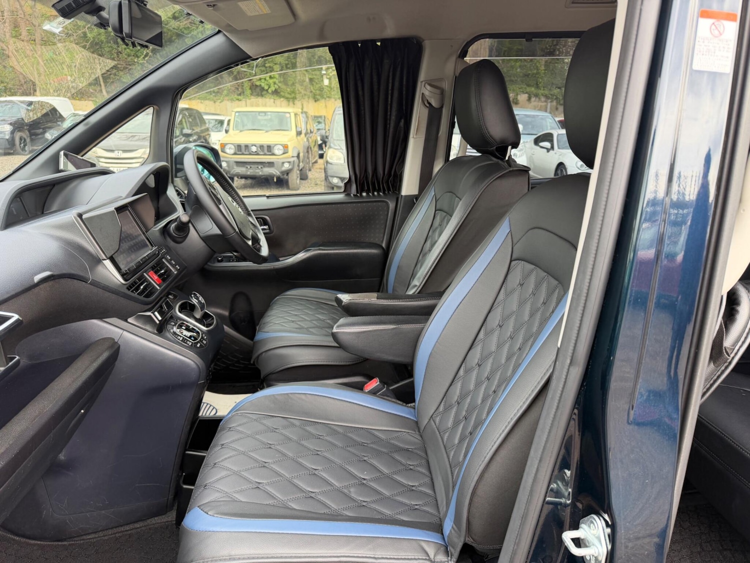 Used Toyota Voxy for sale - 78136162: Photo 9