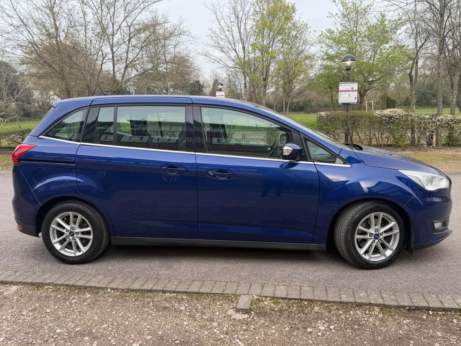 Used Ford Grand C-Max 2016 for sale - 77982243: Photo 2