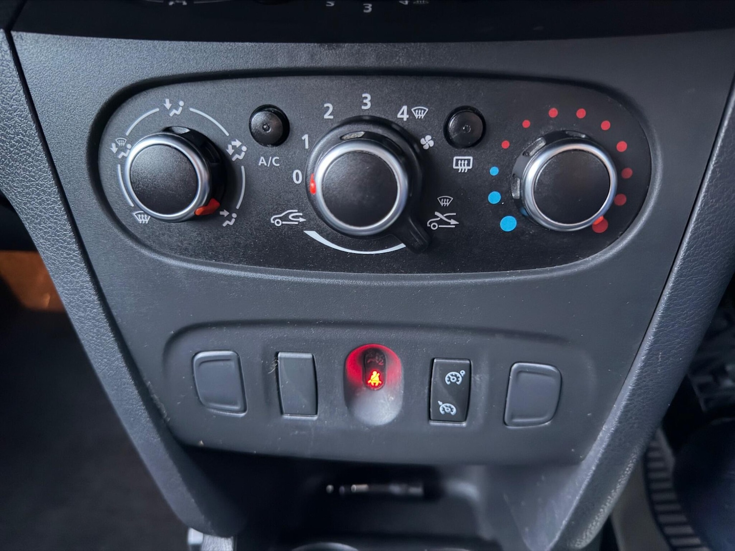 Used Dacia Sandero for sale - 77994335: Photo 34