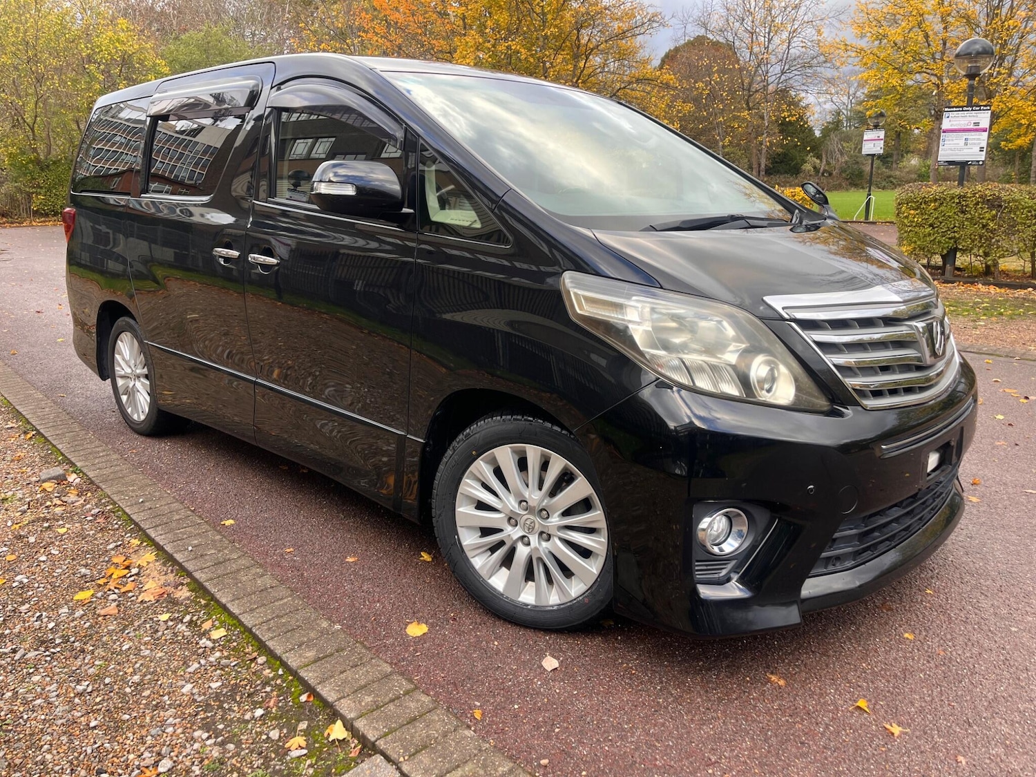 Used Toyota Alphard for sale - 76456981: Photo 1