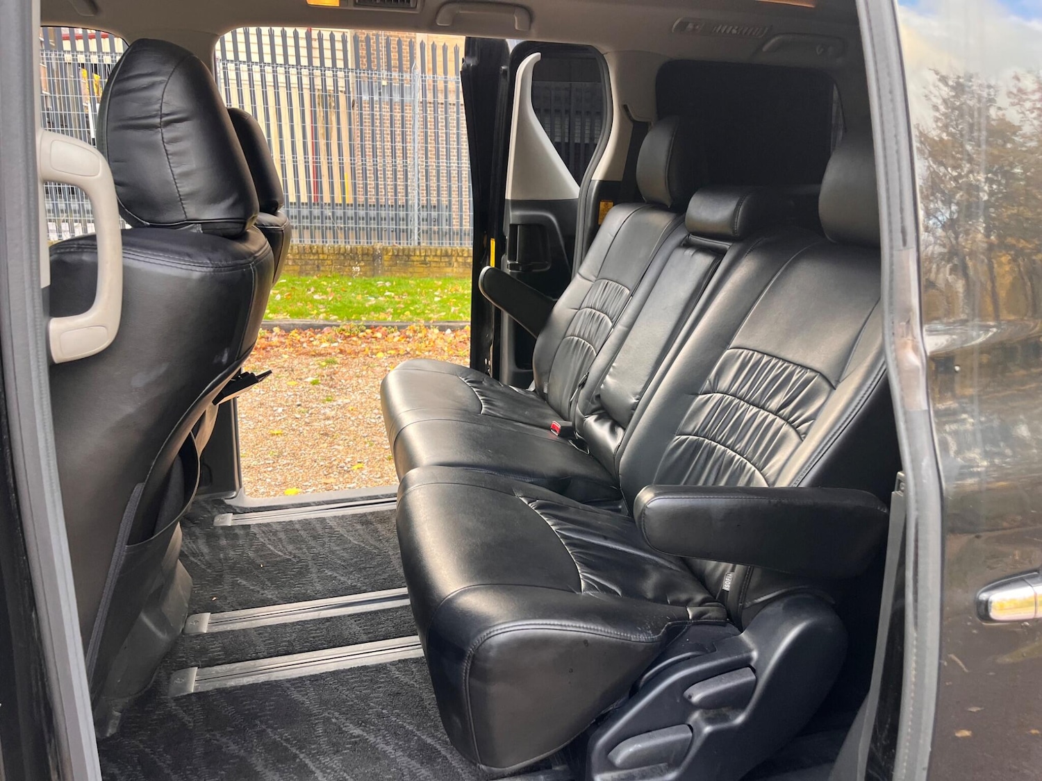 Used Toyota Alphard for sale - 76456981: Photo 32