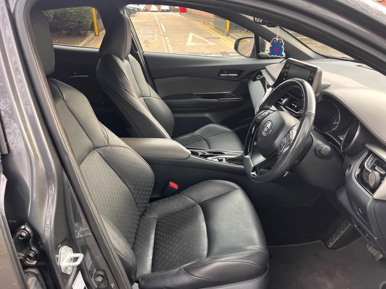 Used Toyota C-HR 2020 for sale - 76964480: Photo 28