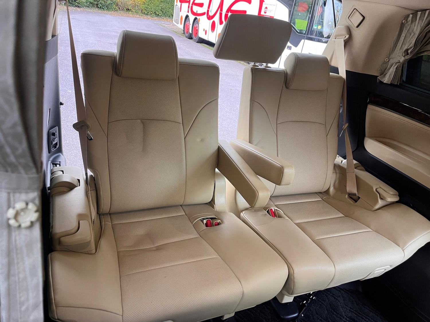 Used Toyota Alphard for sale - 76472552: Photo 11