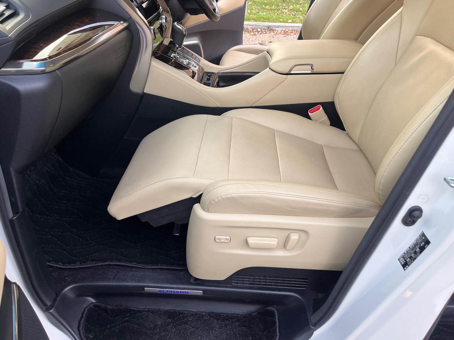 Used Toyota Alphard for sale - 76472552: Photo 12