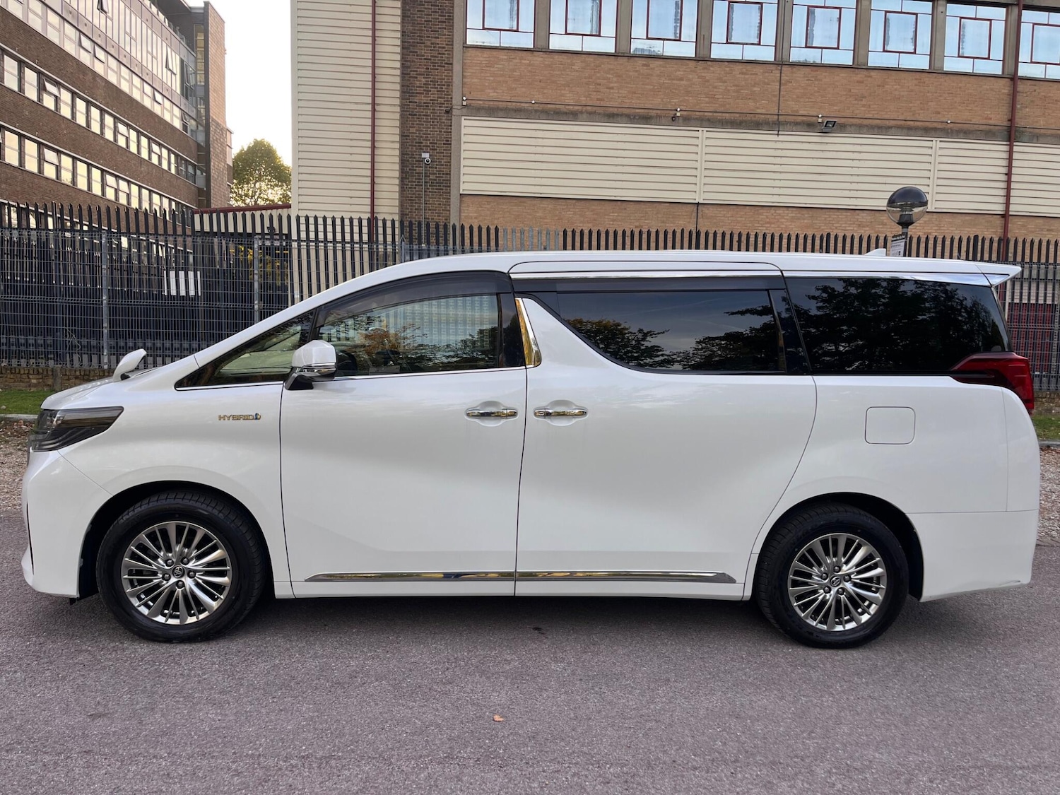 Used Toyota Alphard for sale - 76472552: Photo 26