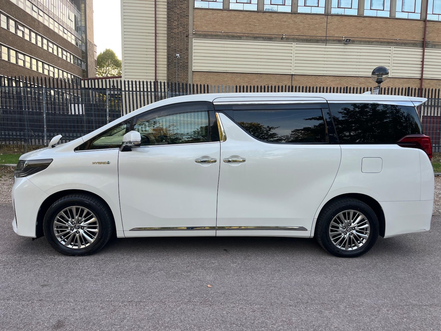 Used Toyota Alphard for sale - 76472552: Photo 27
