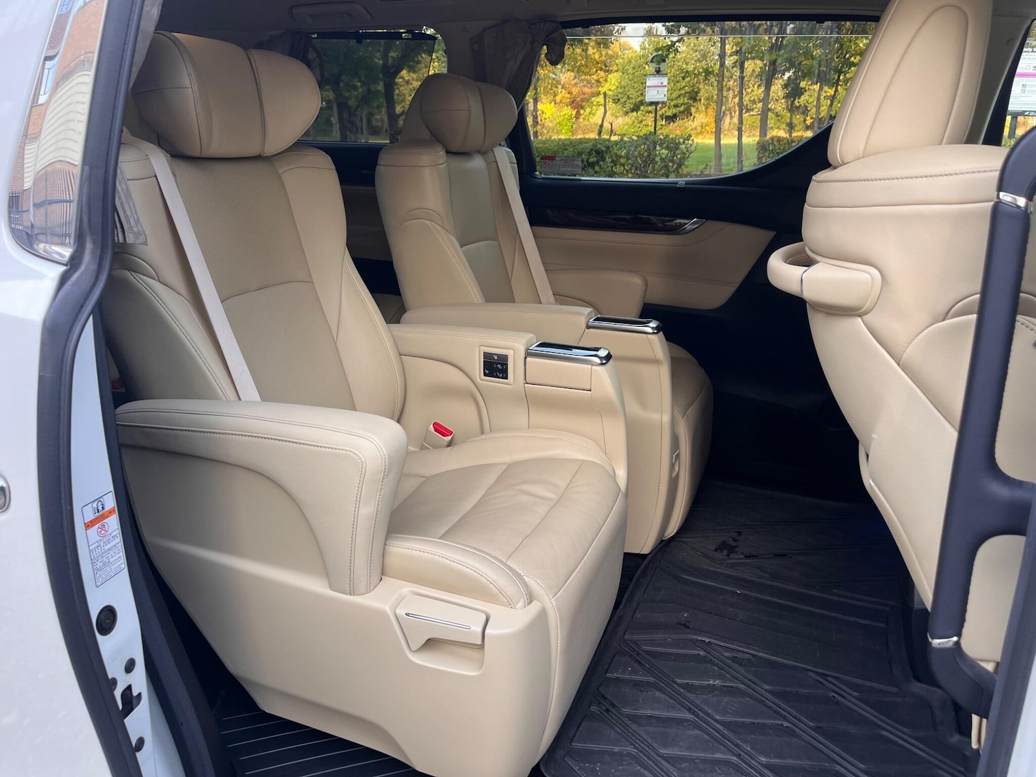 Used Toyota Alphard for sale - 76472552: Photo 31