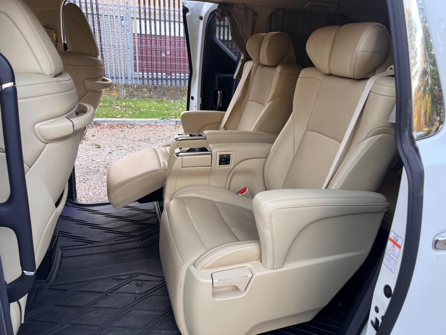 Used Toyota Alphard for sale - 76472552: Photo 37