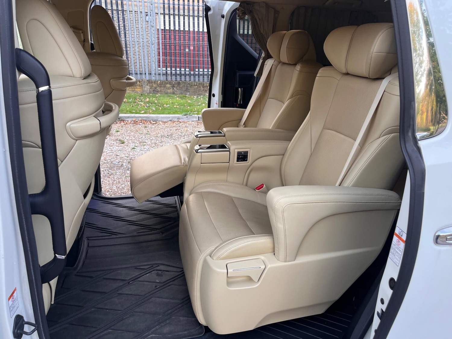 Used Toyota Alphard for sale - 76472552: Photo 38